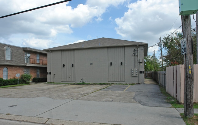 2413 Houma Blvd in Metairie, LA - Building Photo - Building Photo