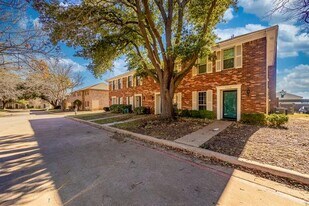 7337 Kingswood Cir in Fort Worth, TX - Building Photo