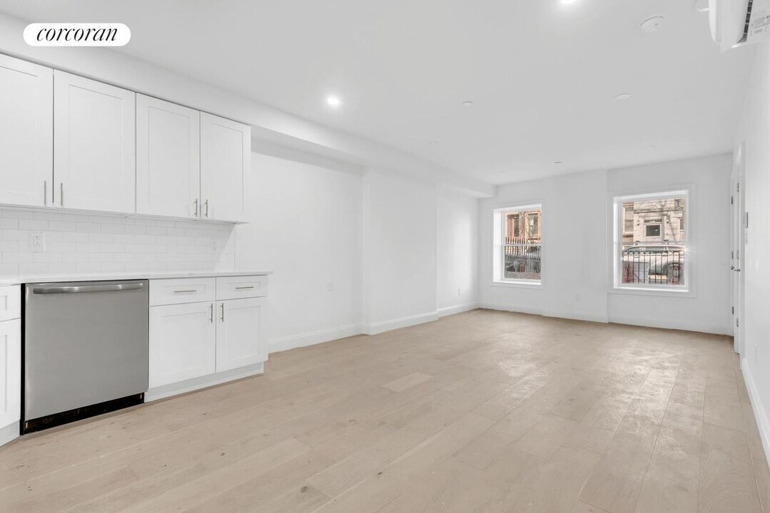 260 Clifton Pl in Brooklyn, NY - Building Photo
