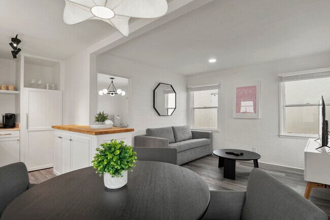 215 29th St, Unit B in Newport Beach, CA - Building Photo - Building Photo