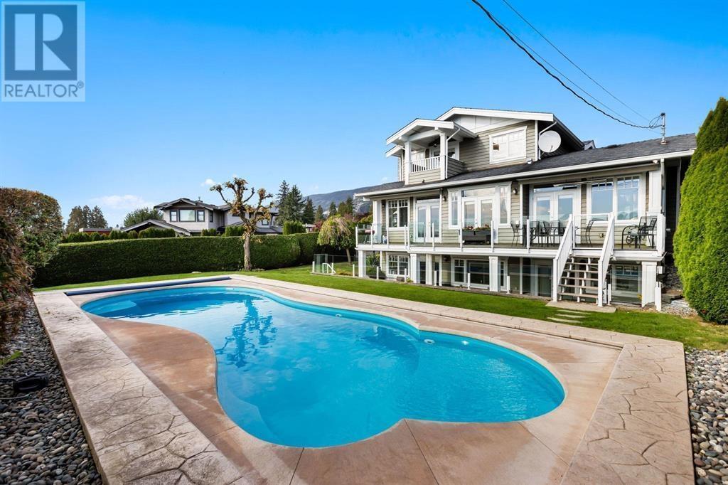 1197 Fulton Ave in West Vancouver, BC - Building Photo