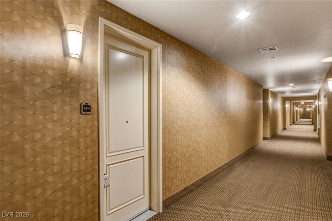 56 E Serene Ave in Las Vegas, NV - Foto de edificio - Building Photo