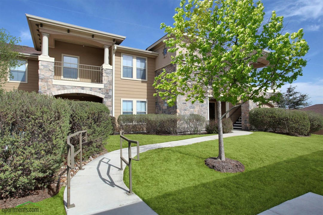 Tuscany Park in Buda, TX - Building Photo