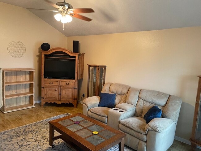 MAY PRE-LEASE!!!!  Adorable 3 Bedroom Home in College Station, TX - Building Photo - Building Photo