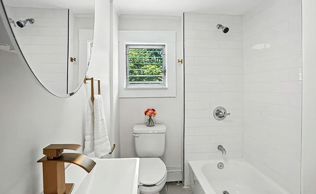 84 E Main St in Hopkinton, MA - Building Photo - Building Photo
