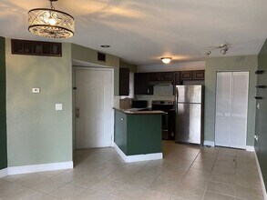 1916 Lake Atriums Cir in Orlando, FL - Foto de edificio - Building Photo