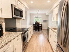 10 Beal's Cove Rd in Hingham, MA - Building Photo - Building Photo