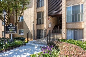 Gaitherhouse Apartments in Gaithersburg, MD - Foto de edificio - Building Photo