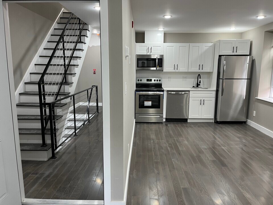 1235 S 47th St, Unit Apt 3F in Philadelphia, PA - Building Photo