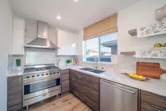 2306 Aviation Blvd in Redondo Beach, CA - Building Photo - Building Photo