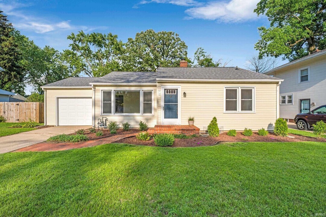 128 Manor Ave in Elkhart, IN - Building Photo