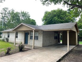 500 Pee Jay Cv in Bastrop, TX - Building Photo