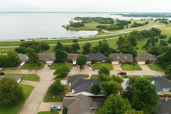 9009 Lakeaire Dr in Oklahoma City, OK - Building Photo - Building Photo
