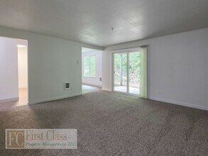 3602 SW Beaverton Hillsdale Hwy in Portland, OR - Building Photo - Building Photo
