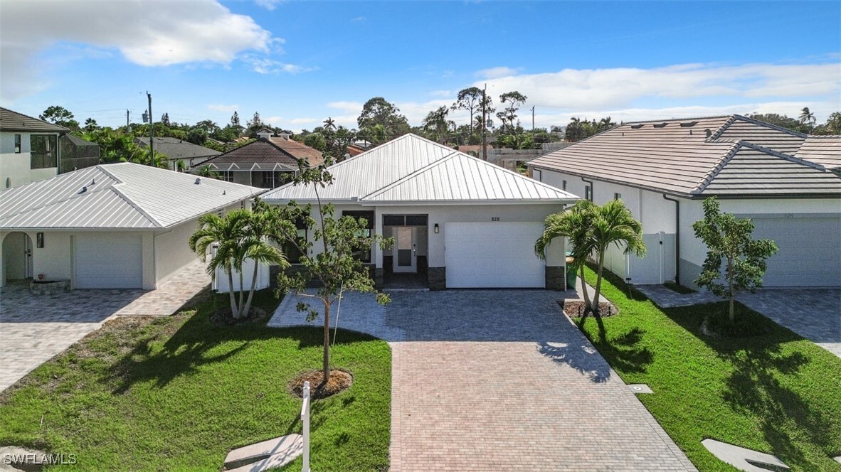 828 100th Ave N in Naples, FL - Building Photo