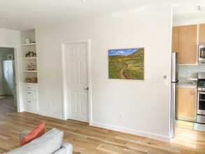 571 Hill St in Los Alamos, CA - Foto de edificio - Building Photo