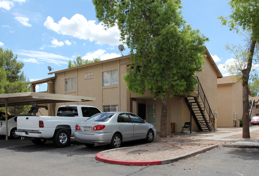 Building 32 in Mesa, AZ - Foto de edificio