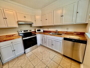 1 Longwood Dr in Hampton, VA - Building Photo - Building Photo
