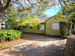1746 23rd Ave N in St. Petersburg, FL - Foto de edificio - Building Photo