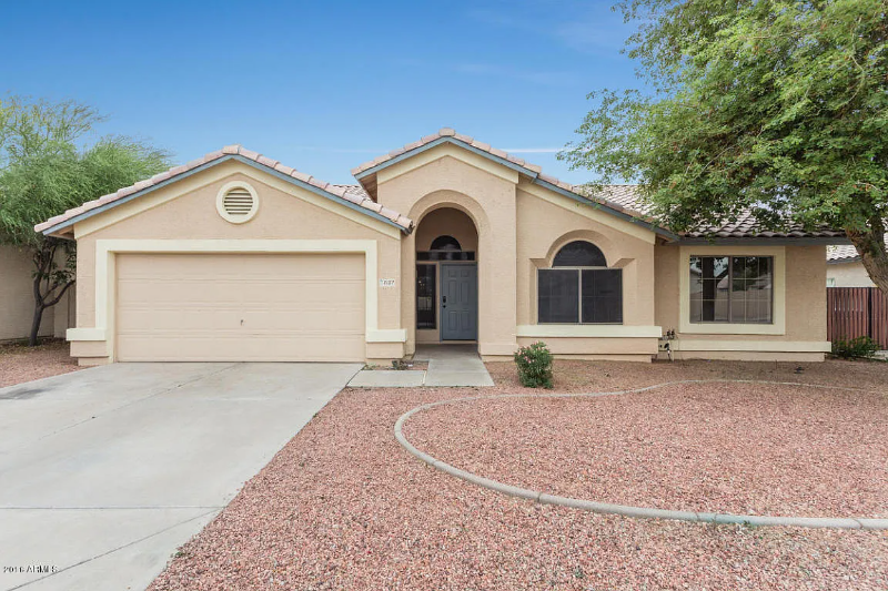 8137 W Glenn Dr in Glendale, AZ - Foto de edificio
