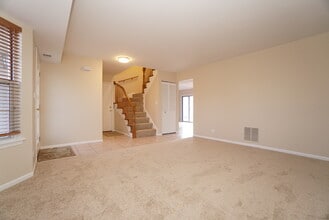 86 Bradford Ln in Mundelein, IL - Foto de edificio - Building Photo