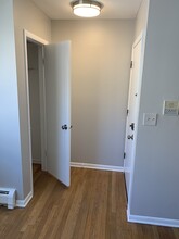 6970 N Ashland Ave, Unit 2C in Chicago, IL - Building Photo - Building Photo