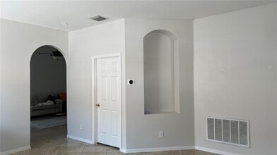3921 Stornoway Dr in Land O Lakes, FL - Building Photo - Building Photo