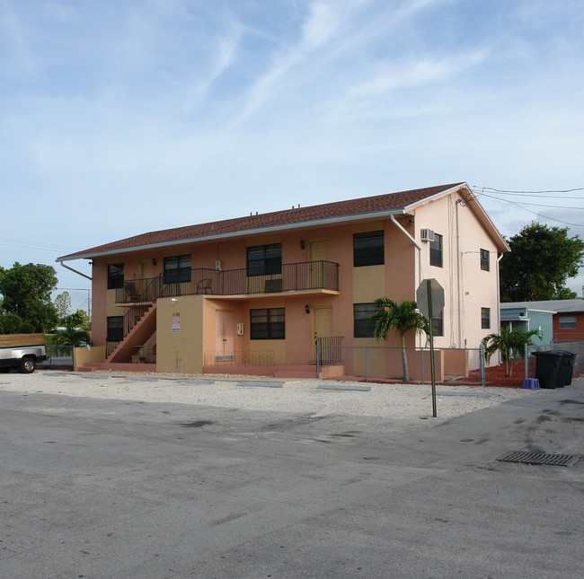 1896 SW 41st Ave in Fort Lauderdale, FL - Building Photo - Building Photo