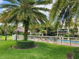 11863 Wimbledon Cir, Unit 402 in Wellington, FL - Building Photo