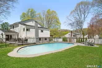 11 Guyer Rd in Westport, CT - Building Photo - Building Photo