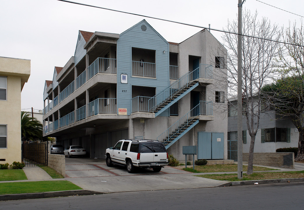 237 E Buckthorn St in Inglewood, CA - Building Photo