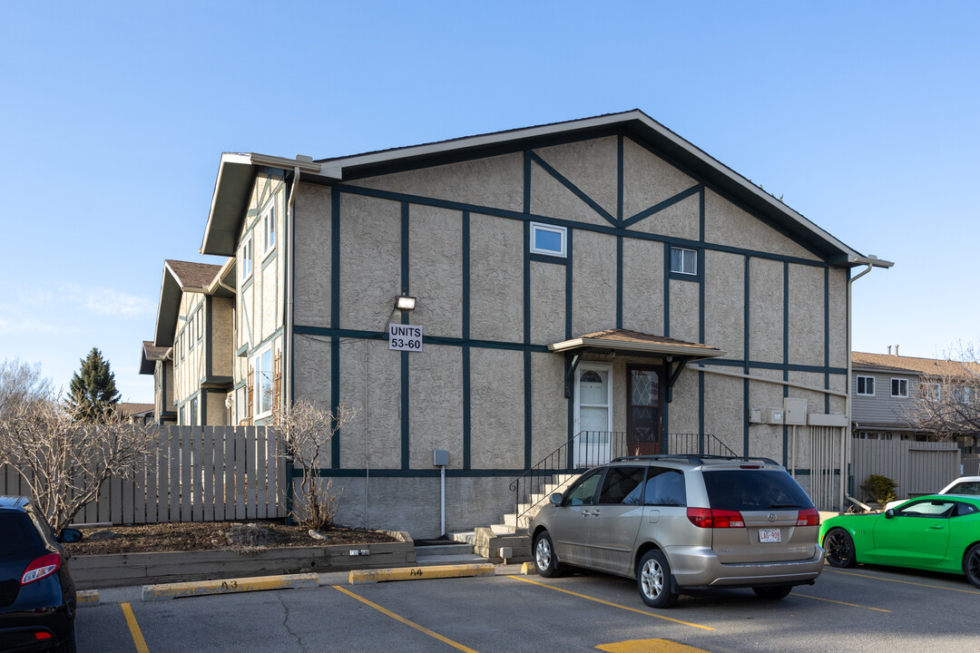 Riverside Gate in Calgary, AB - Building Photo