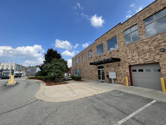 1114 S Washington Ave, Unit 1 in Lansing, MI - Building Photo - Building Photo