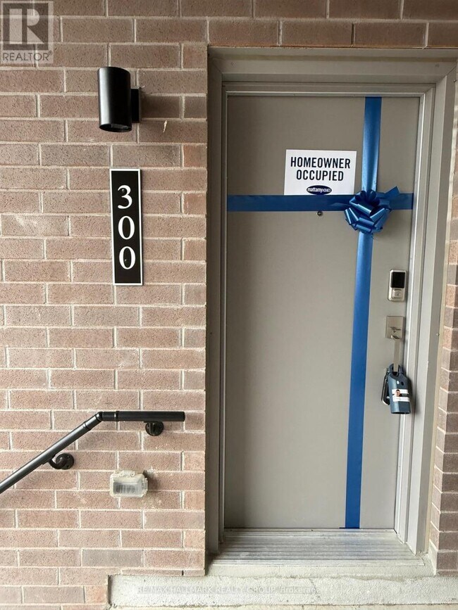 300 Mishi Private in Ottawa, ON - Building Photo - Building Photo