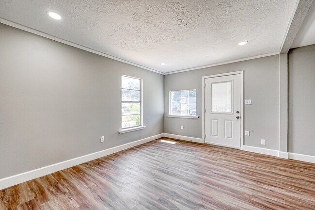 property at 6715 Victoria St