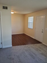 2838 Joyce Ave-Unit -APT B in Columbus, OH - Foto de edificio - Building Photo