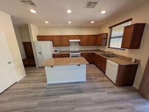 152 Walkinshaw Ave in Las Vegas, NV - Building Photo - Building Photo