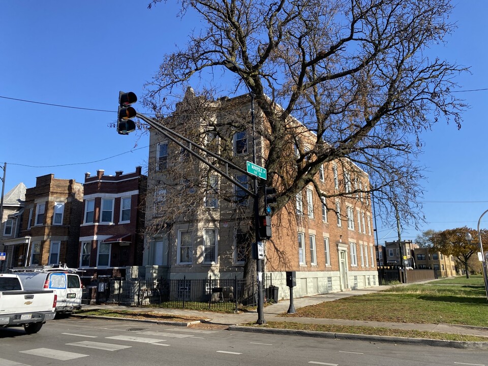 201 N Laramie Ave in Chicago, IL - Building Photo