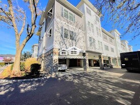 7922 Shore Dr, Unit 219 in Norfolk, VA - Building Photo