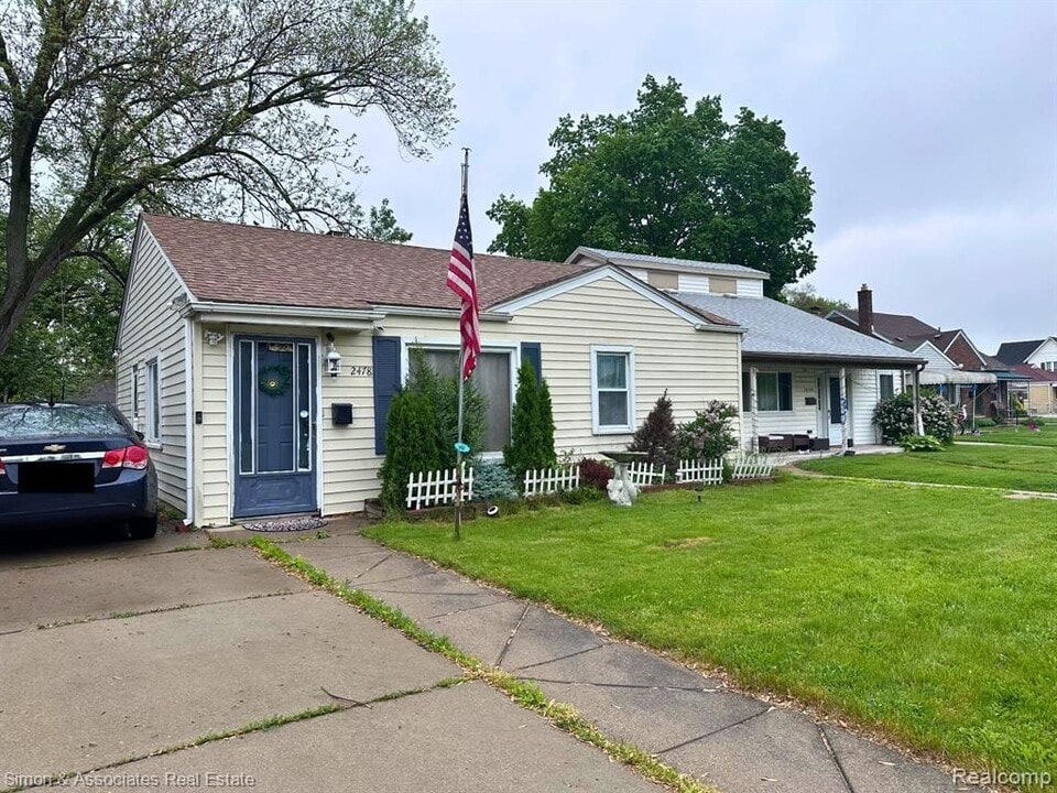 24783 Outer Dr W in Melvindale, MI - Building Photo