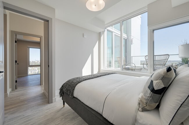 Central Tower Apartments in Edmonton, AB - Building Photo - Building Photo