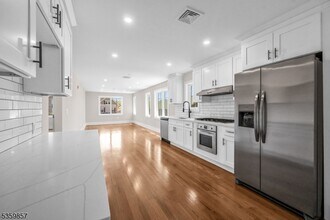 162 Closter Dock Rd in Closter, NJ - Building Photo - Building Photo