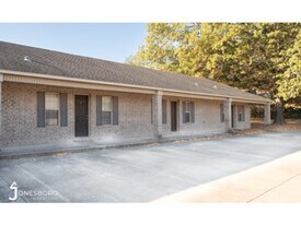 1616 Latourette Ln in Jonesboro, AR - Building Photo
