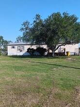 6522 Odom Dr in Sealy, TX - Building Photo - Building Photo