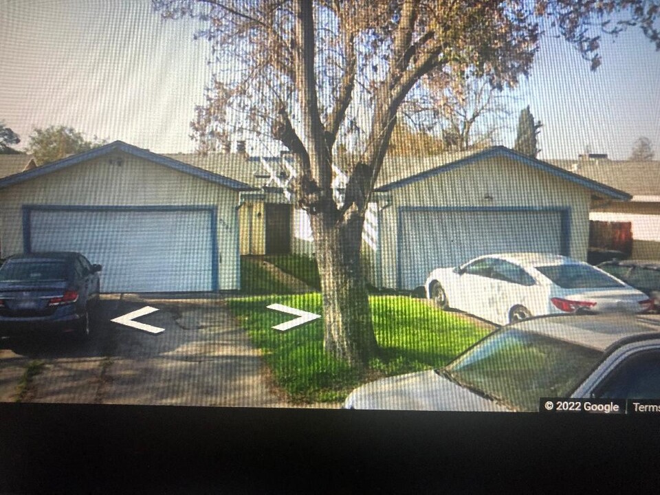 5361-5363 Carrington Cir in Stockton, CA - Building Photo