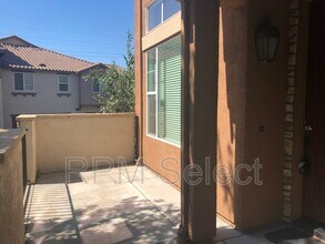 2580 W El Camino Ave in Sacramento, CA - Building Photo - Building Photo