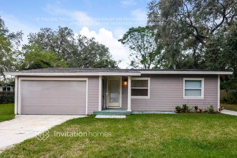 814 W 131st Ave in Tampa, FL - Building Photo