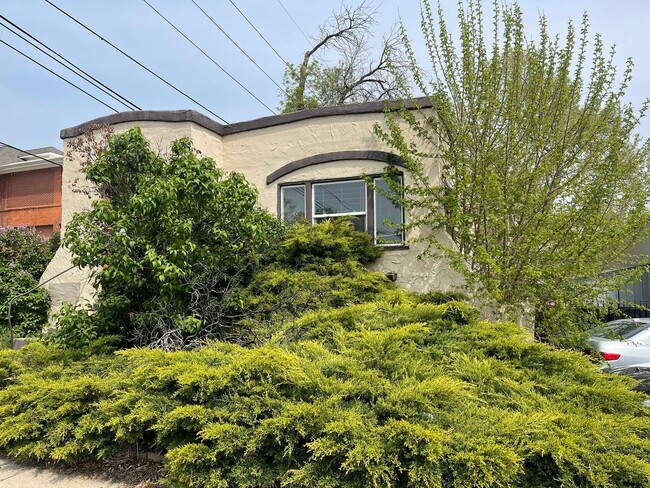 1017 16th St in Greeley, CO - Foto de edificio - Building Photo