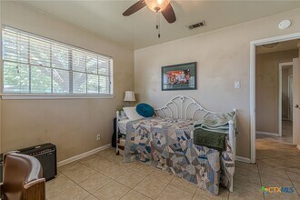 324 Craddock Ave in San Marcos, TX - Building Photo - Building Photo