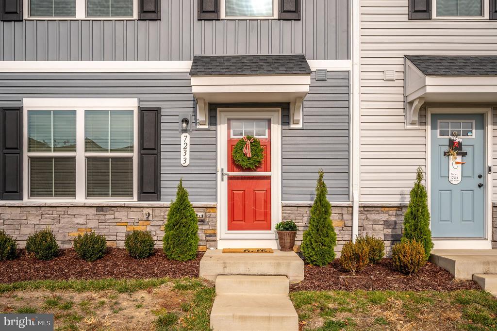 7233 Statesman Blvd in Ruther Glen, VA - Building Photo